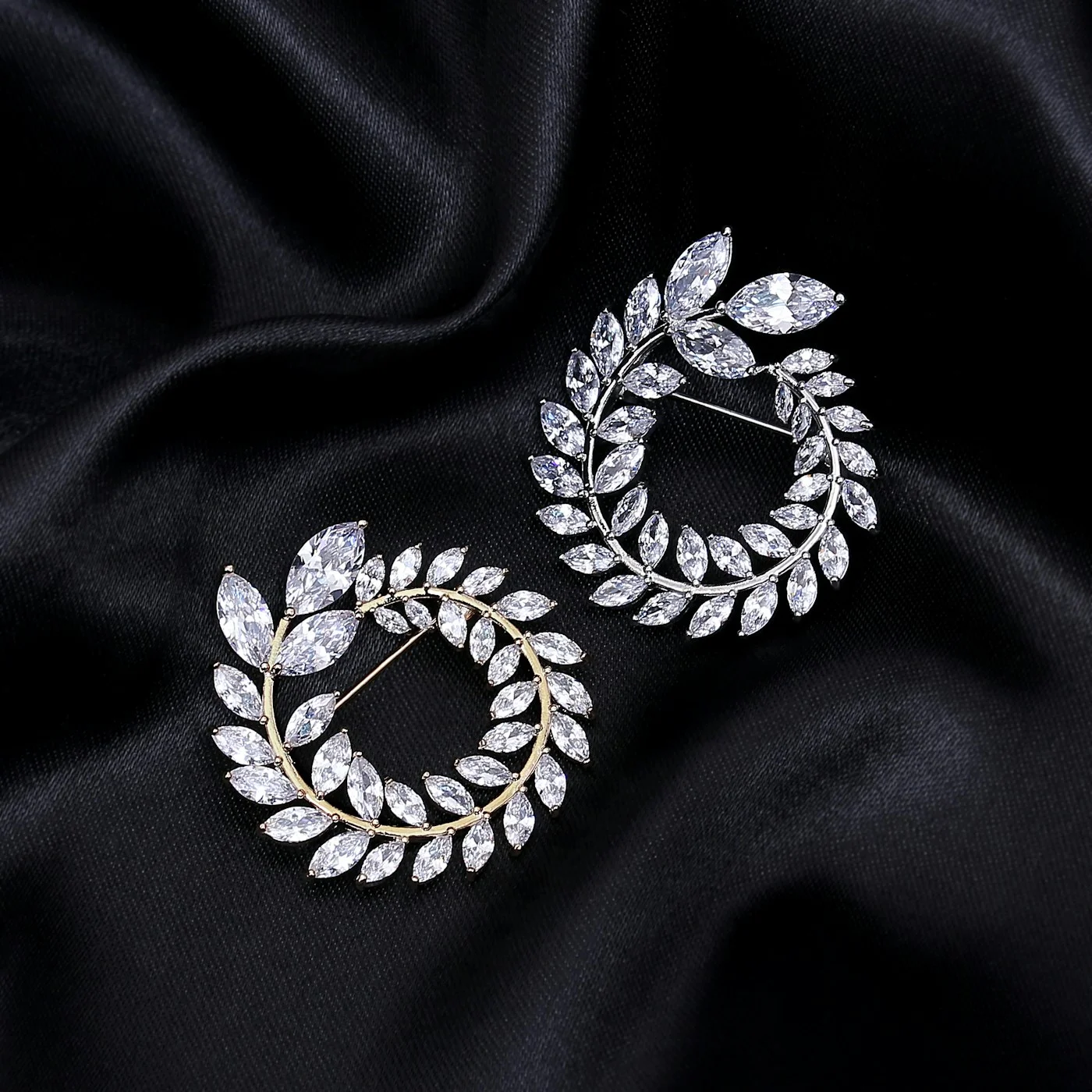 Earrings / matching jewellery